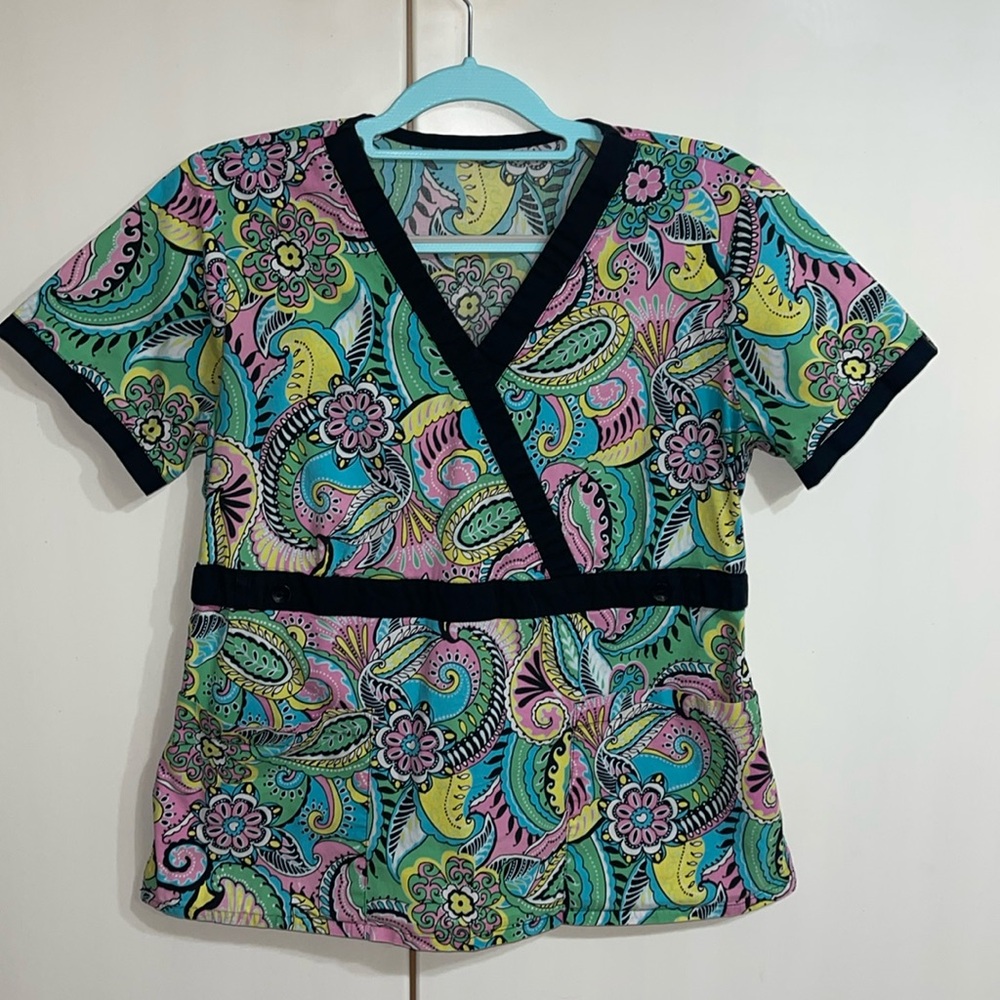 Med Couture women’s large scrub top